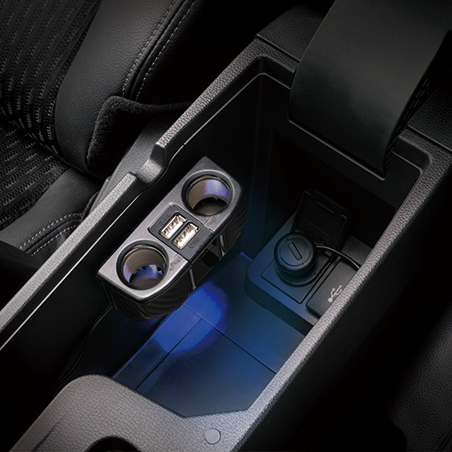 DZ273 ソケット 2連コード付 2USB 2.4A カーボン調 | カーメイト 公式