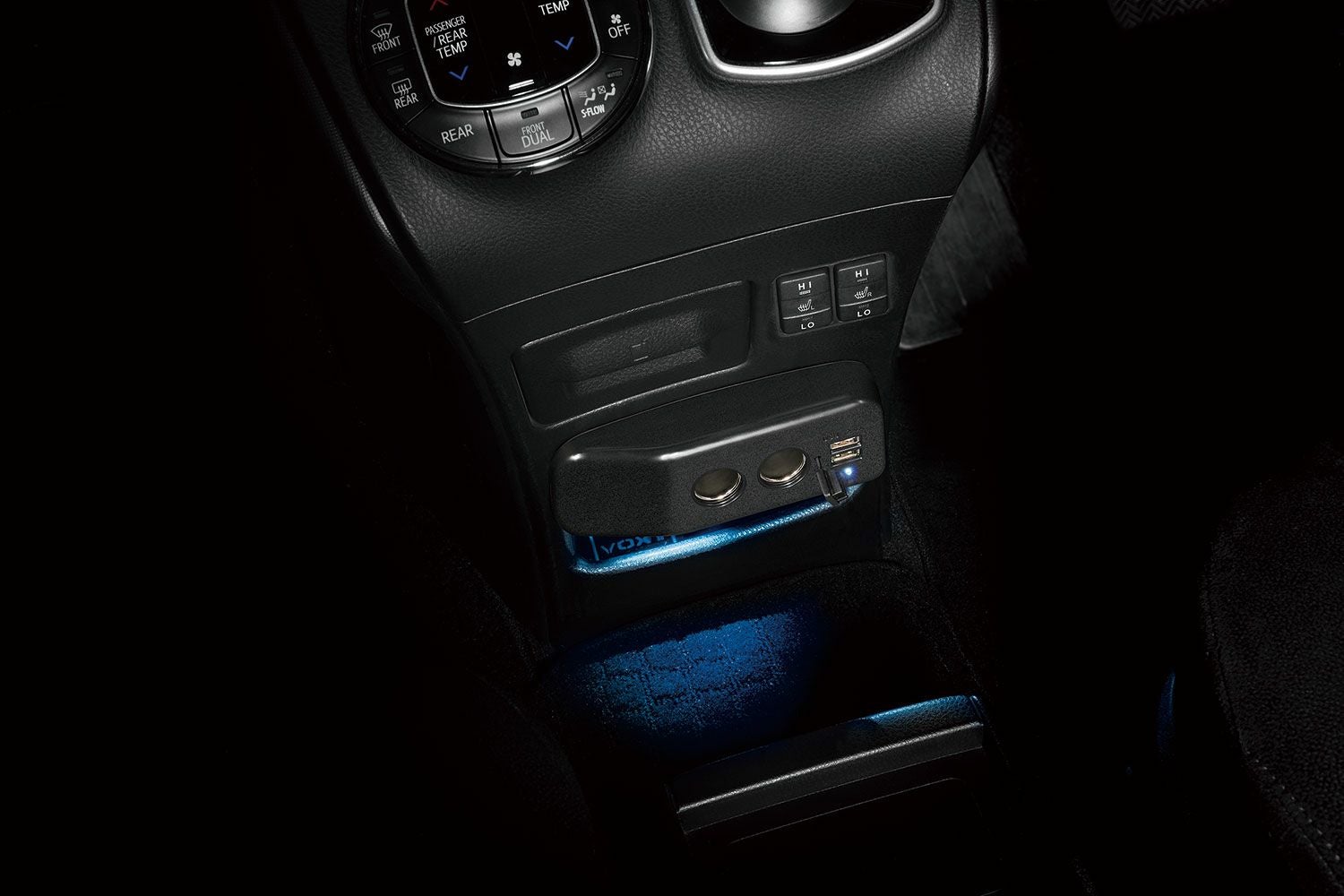 NZ560 増設電源ユニット ノア・ヴォクシー用 ブラック | カーメイト