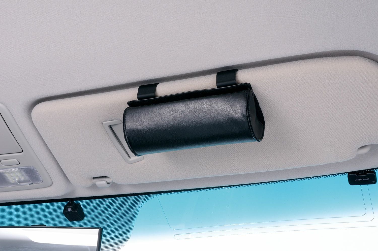 CZ332 サングラスケース 本革調 | カーメイト 公式オンラインストア本店