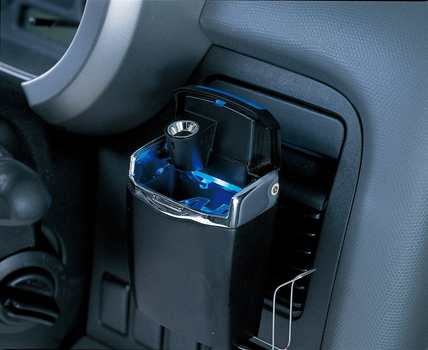 CZ84 愛煙缶スクエア 黒 | カーメイト 公式オンラインストア本店