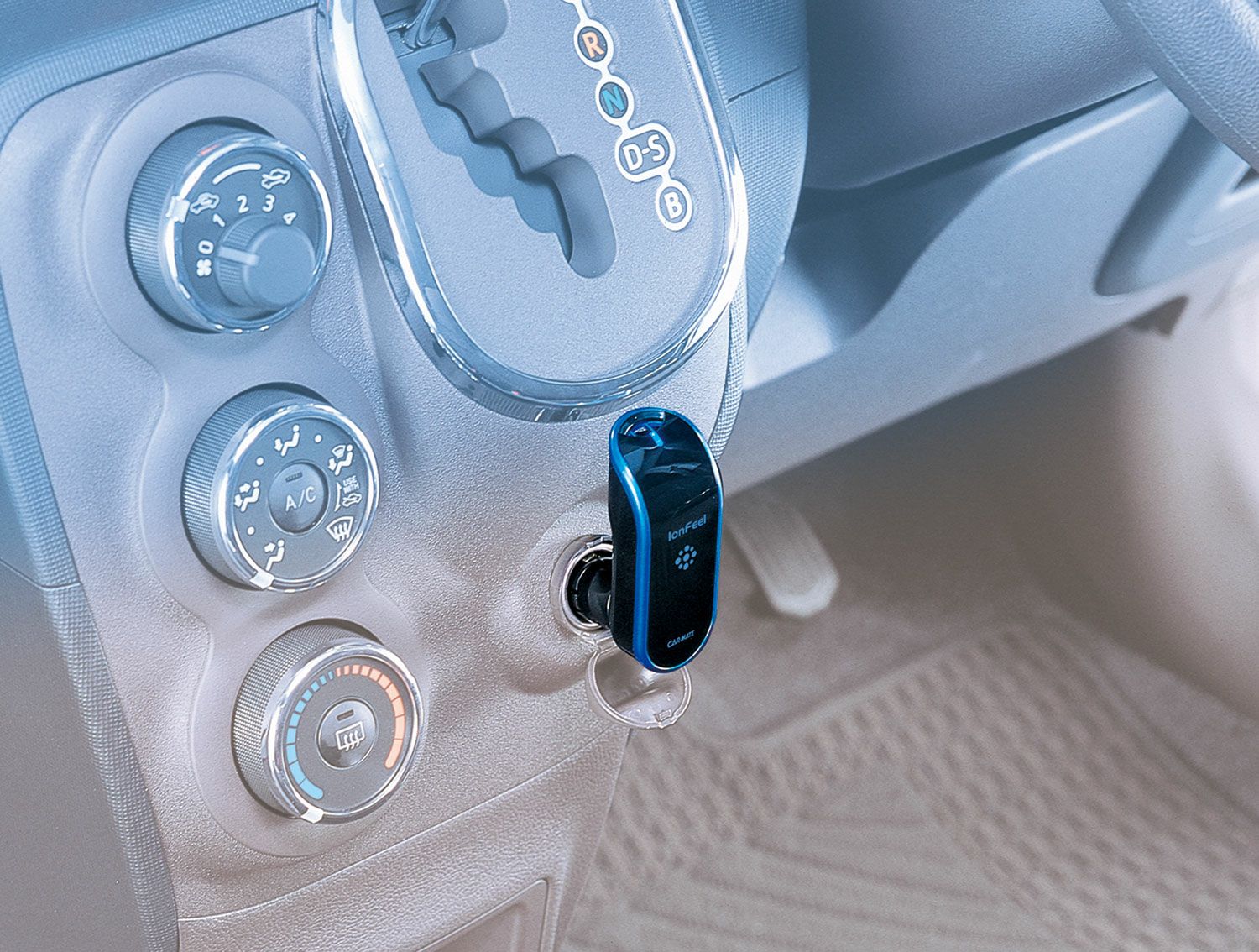 KS621 マイナスイオン発生器 ブラック／ブルー | カーメイト 公式