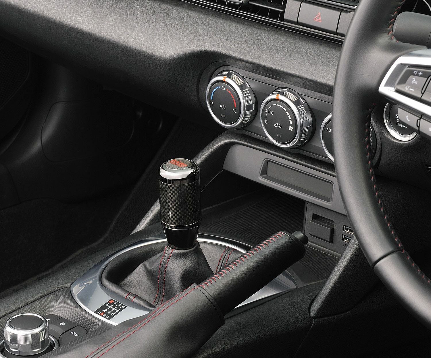 RA65 カーボンMTノブ ブラック300 ブラック | カーメイト 公式