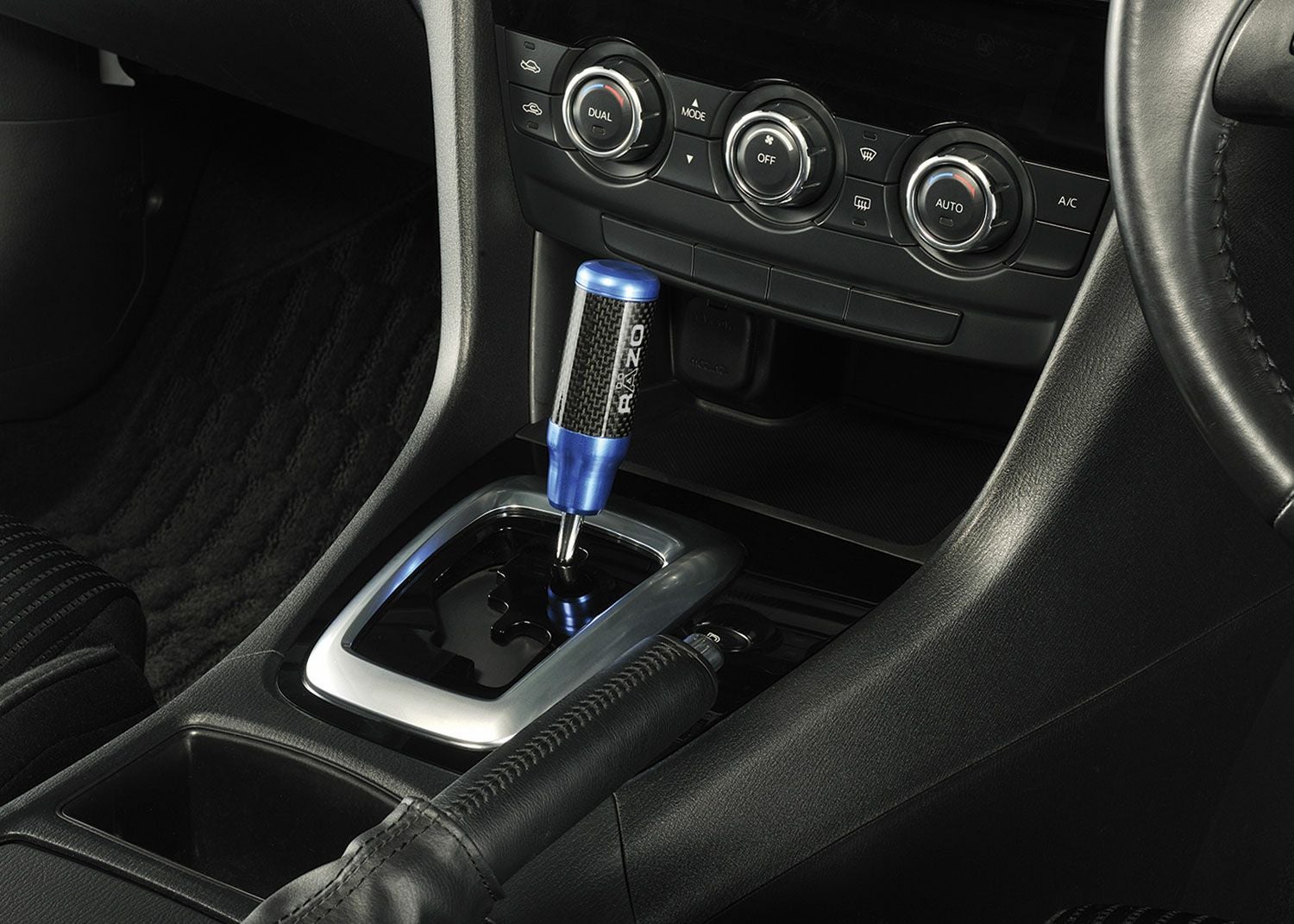 RA137BL カーボン&アルミノブ BL | カーメイト 公式オンラインストア本店