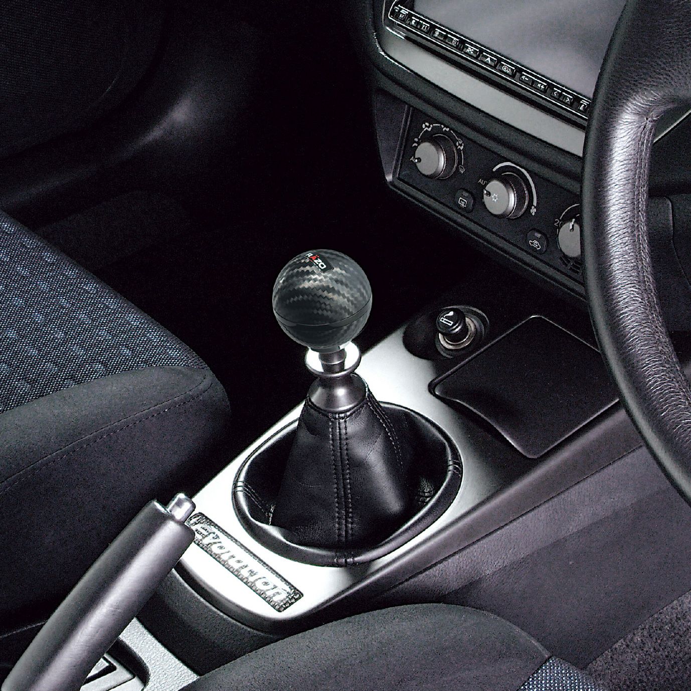 RA136 カーボンルックノブR 240 ブラック | カーメイト 公式オンライン