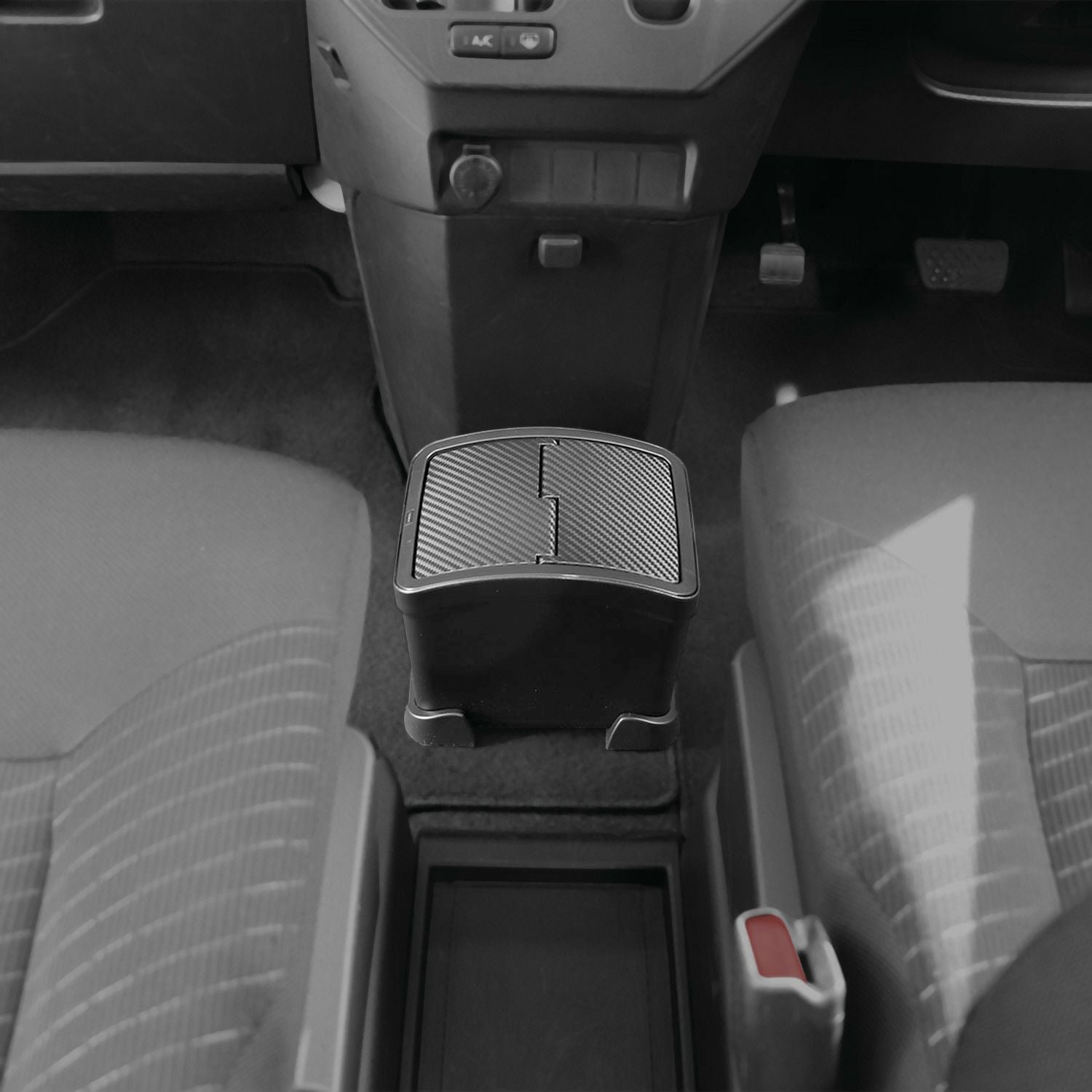 DZ572 サポーター付ゴミ箱 カーボン調 ブラック | カーメイト 公式