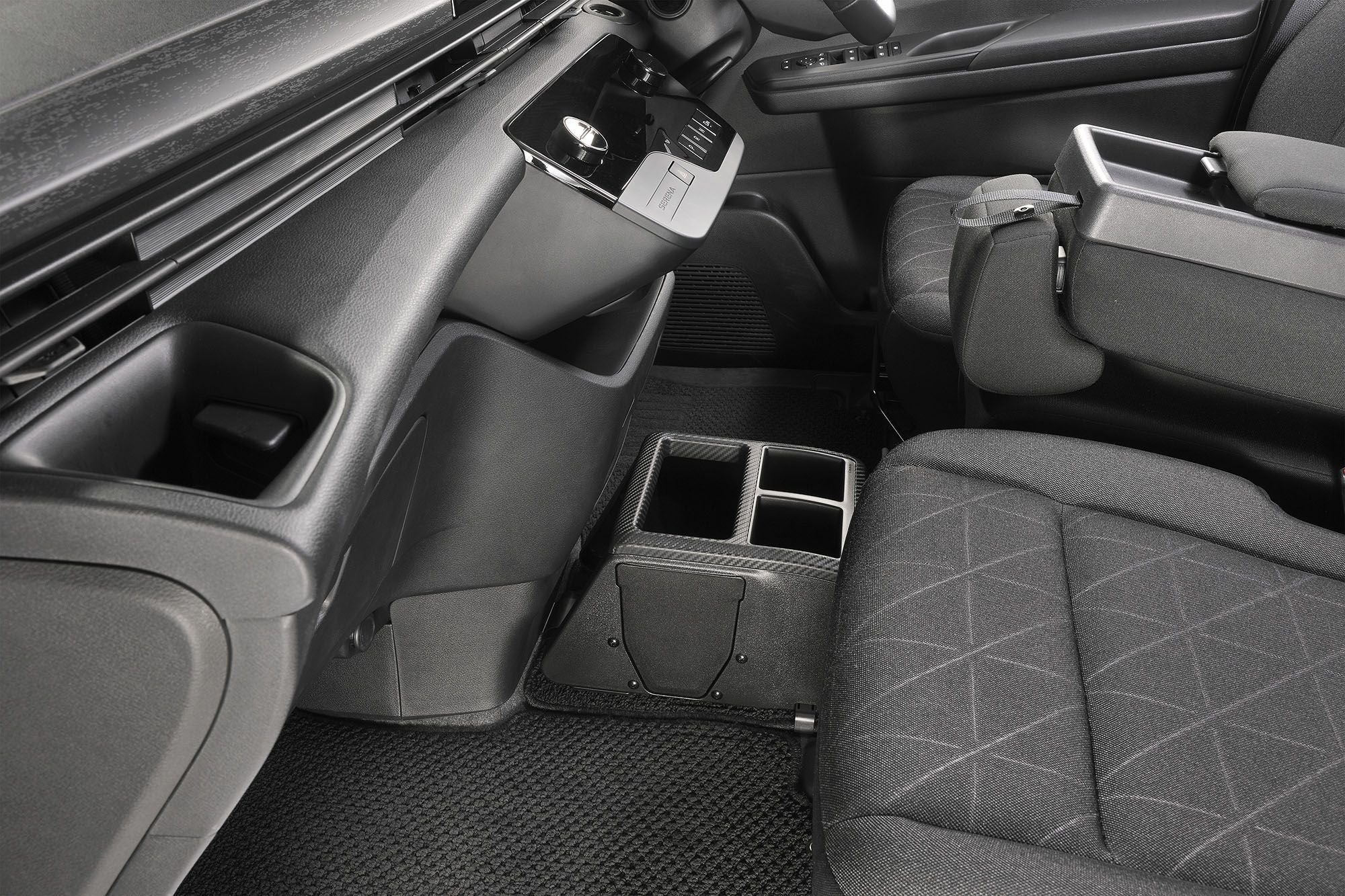 CX501K デリカD:5/セレナ専用コンソールボックス | カーメイト 公式