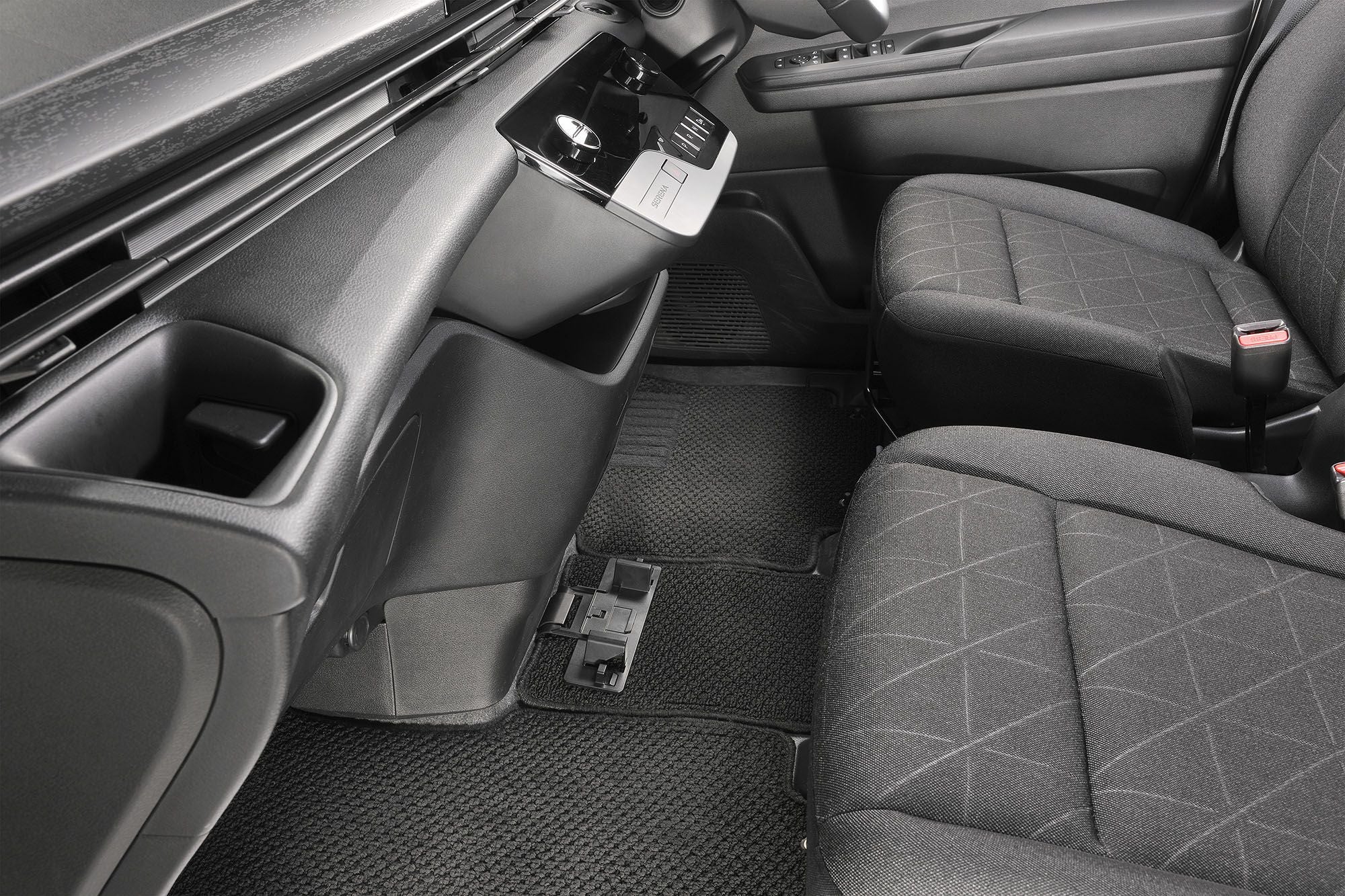 CX501K デリカD:5/セレナ専用コンソールボックス | カーメイト 公式